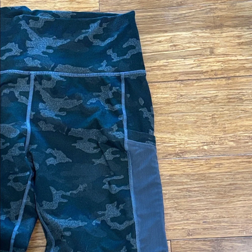 Fabletics PowerHold Camo High Rise Cropped Leggings Size M